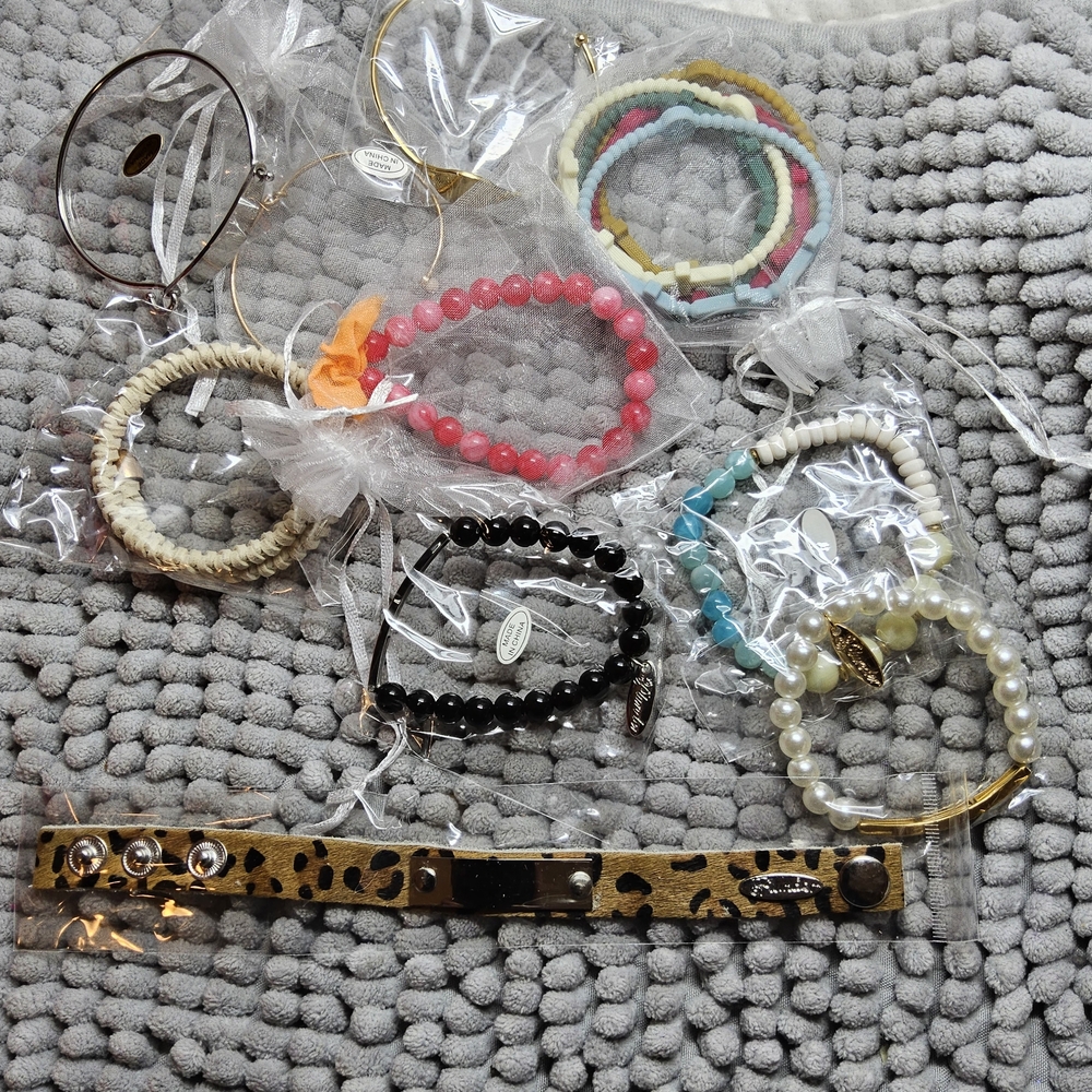 NWOT Bundle of 10 piece Plunder Bracelet Collection